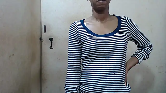 Snapshot of SweetSlender01 chatting on 09-28-25, 10:09 SweetSlender01 online show from 09-28-25, 10:09