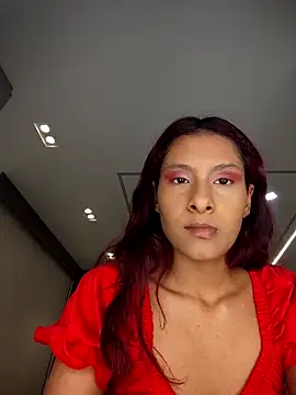 Snapshot of TharaMills chatting on 11-08-25, 02:56 TharaMills online show from 11-08-25, 02:56