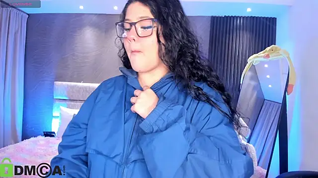 Snapshot of Dulcerose_01 chatting on 04-16-26, 04:02 Dulcerose 01 online show from 04-16-26, 04:02