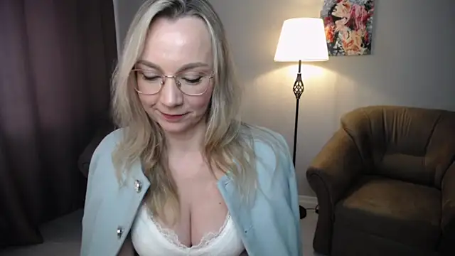Snapshot of Ava_Elior chatting on 05-11-26, 04:04 Ava Elior online show from 05-11-26, 04:04