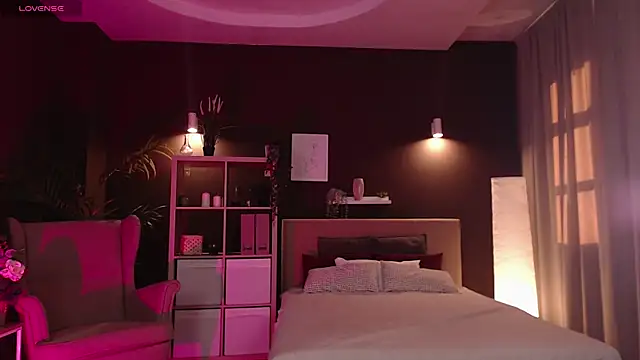 Pooja Hegde online show from 09-16-25, 01:06