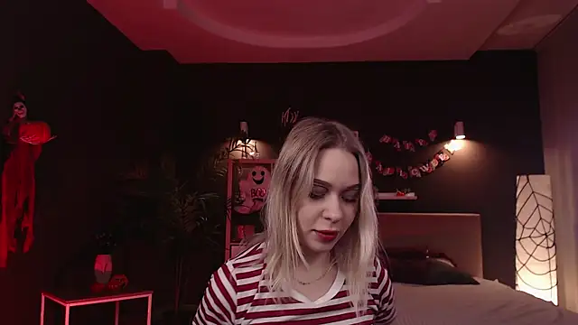 Pooja Hegde online show from 10-31-25, 01:06