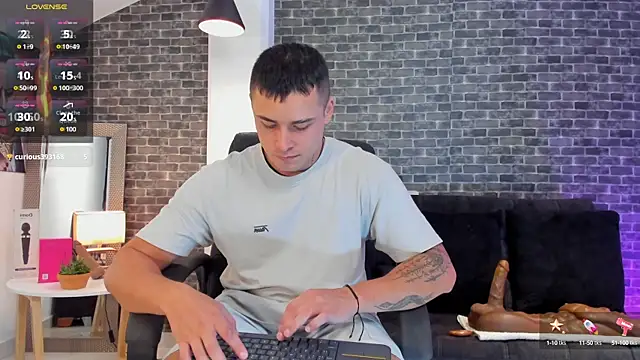 Snapshot of connorsmiith chatting on 09-15-25, 12:43 connorsmiith online show from 09-15-25, 12:43