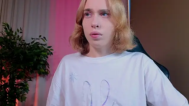 Snapshot of BarbieRichy chatting on 10-01-25, 05:35 BarbieRichy online show from 10-01-25, 05:35