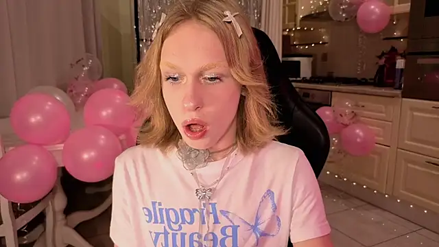 Snapshot of BarbieRichy chatting on 10-24-25, 05:48 BarbieRichy online show from 10-24-25, 05:48