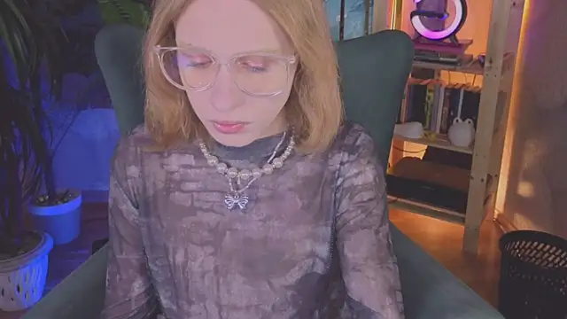 Snapshot of BarbieRichy chatting on 11-14-25, 05:28 BarbieRichy online show from 11-14-25, 05:28