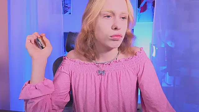 Snapshot of BarbieRichy chatting on 11-26-25, 05:41 BarbieRichy online show from 11-26-25, 05:41