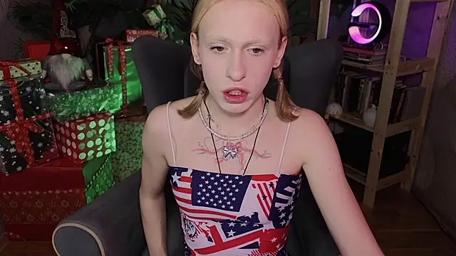 Snapshot of BarbieRichy chatting on 12-14-25, 05:24 BarbieRichy online show from 12-14-25, 05:24