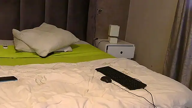 Snapshot of Ivysol chatting on 09-24-25, 01:03 Ivysol online show from 09-24-25, 01:03