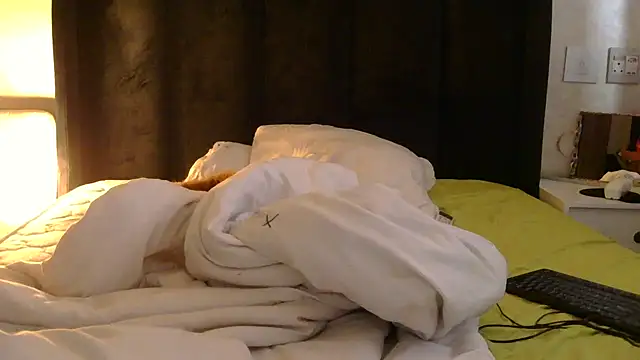 Snapshot of Ivysol chatting on 10-17-25, 06:27 Ivysol online show from 10-17-25, 06:27