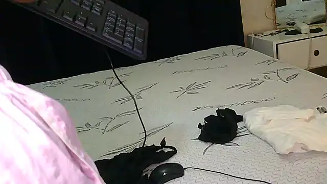 Snapshot of Ivysol chatting on 10-25-25, 06:54 Ivysol online show from 10-25-25, 06:54