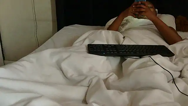 Snapshot of Ivysol chatting on 11-19-25, 09:09 Ivysol online show from 11-19-25, 09:09