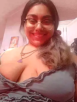 Snapshot of Lovelyrainn chatting on 11-14-25, 05:44 Lovelyrainn online show from 11-14-25, 05:44