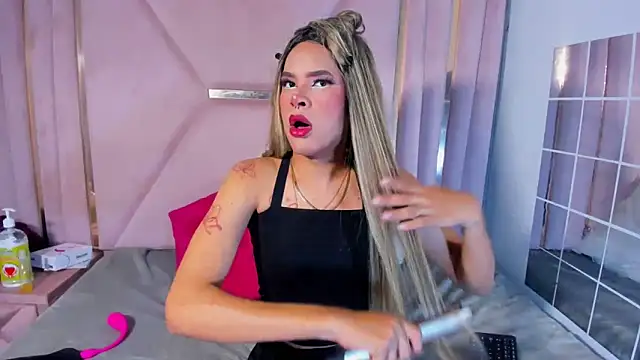 Snapshot of jazmin_waked chatting on 09-15-25, 03:17 jazmin waked online show from 09-15-25, 03:17