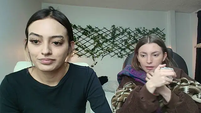 velvet  moon online show from 04-12-26, 09:42