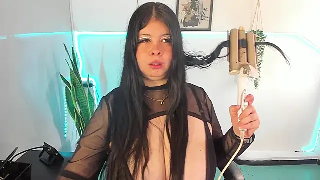 Snapshot of Angie_lynn chatting on 12-16-25, 01:05 Angie lynn online show from 12-16-25, 01:05