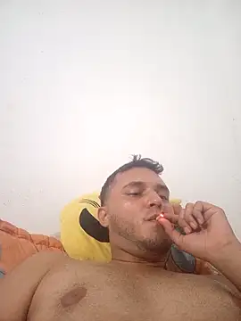 Snapshot of Hotguys111 chatting on 10-28-25, 05:11 Hotguys111 online show from 10-28-25, 05:11