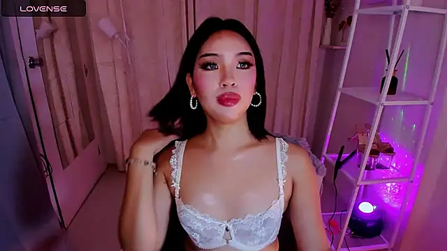 Snapshot of MS_LUNA chatting on 11-25-25, 08:31 MS LUNA online show from 11-25-25, 08:31