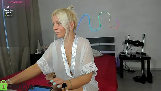 Snapshot of Stasy_Traiin chatting on 09-23-25, 01:08 Stasy Traiin online show from 09-23-25, 01:08