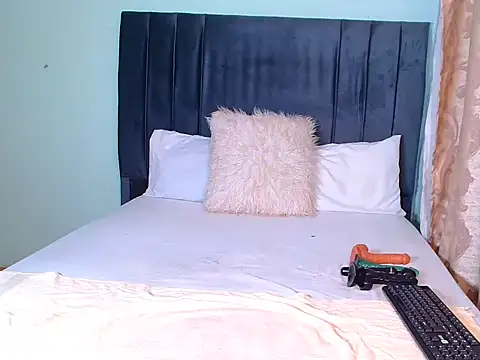 Snapshot of KINKYBOOTI22 chatting on 12-14-25, 02:17 KINKYBOOTI22 online show from 12-14-25, 02:17