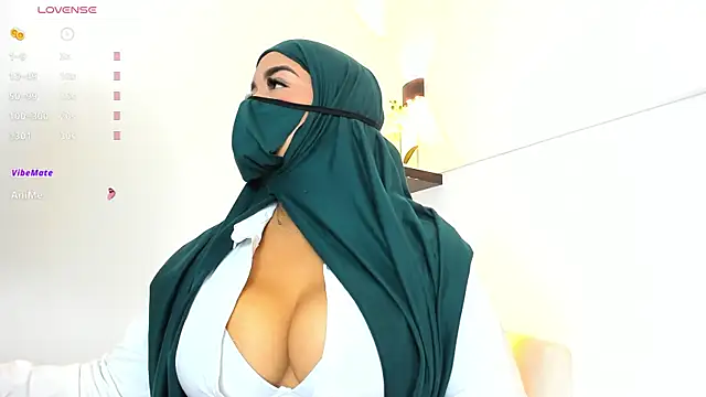 Snapshot of thaira_aly chatting on 11-15-25, 09:32 thaira aly online show from 11-15-25, 09:32