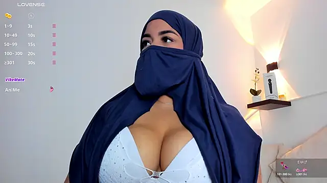 Snapshot of thaira_aly chatting on 11-29-25, 01:41 thaira aly online show from 11-29-25, 01:41