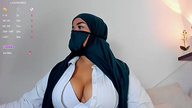 Snapshot of thaira_aly chatting on 11-30-25, 11:47 thaira aly online show from 11-30-25, 11:47