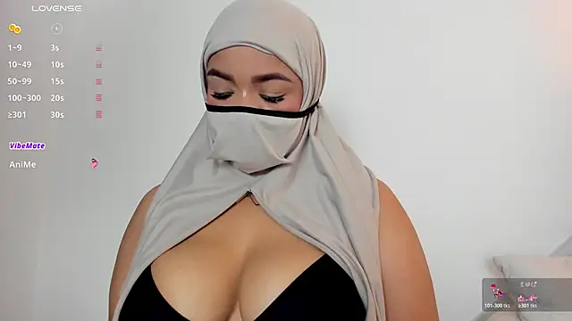 Snapshot of thaira_aly chatting on 12-05-25, 03:59 thaira aly online show from 12-05-25, 03:59