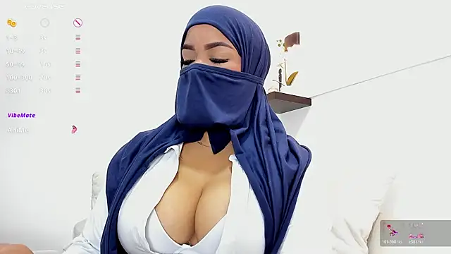 Snapshot of thaira_aly chatting on 12-20-25, 12:01 thaira aly online show from 12-20-25, 12:01