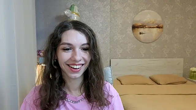 Snapshot of KellyShines chatting on 04-18-26, 02:10 KellyShines online show from 04-18-26, 02:10