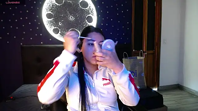 Snapshot of Megara_25 chatting on 05-19-26, 01:17 Megara 25 online show from 05-19-26, 01:17