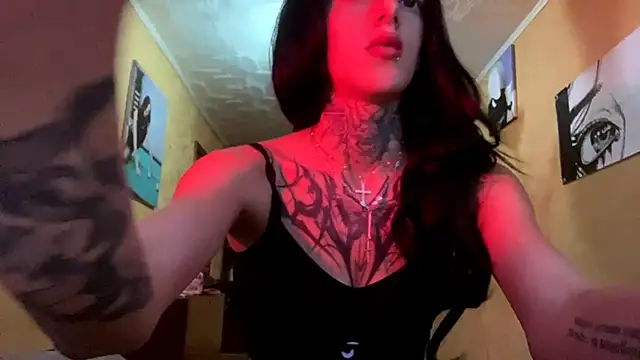 Snapshot of EvelynDiamond chatting on 09-24-25, 04:16 EvelynDiamond online show from 09-24-25, 04:16