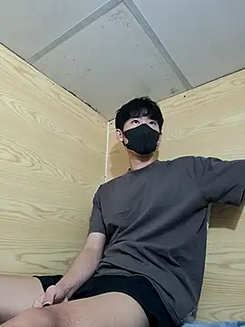 Snapshot of Minh chatting on 12-15-25, 03:38 Minh online show from 12-15-25, 03:38