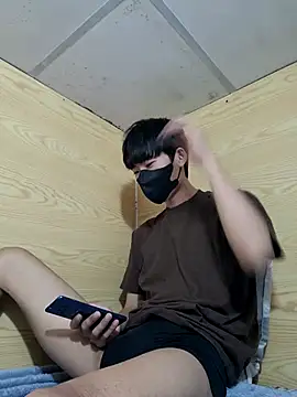 Snapshot of Minh chatting on 12-16-25, 03:50 Minh online show from 12-16-25, 03:50