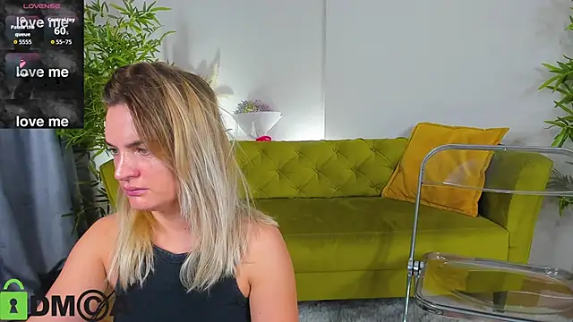 Marie Ellie online show from 11-18-25, 01:33