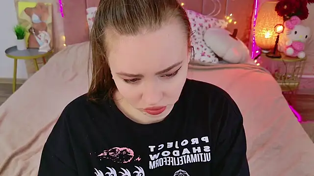 Snapshot of Moon__Bunny chatting on 02-12-26, 12:22 Moon Bunny online show from 02-12-26, 12:22