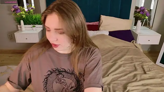 Snapshot of Moon__Bunny chatting on 02-15-26, 12:25 Moon Bunny online show from 02-15-26, 12:25