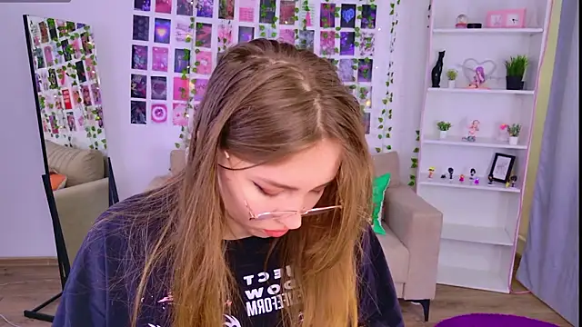 Snapshot of Moon__Bunny chatting on 02-20-26, 12:27 Moon Bunny online show from 02-20-26, 12:27