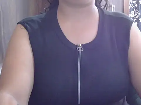 Snapshot of Roxy_sweety_ chatting on 09-17-25, 05:42 Roxy sweety  online show from 09-17-25, 05:42