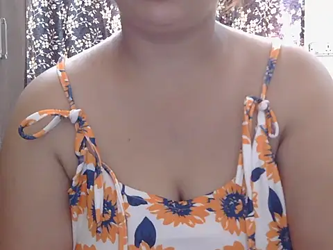 Snapshot of Roxy_sweety_ chatting on 09-28-25, 05:02 Roxy sweety  online show from 09-28-25, 05:02