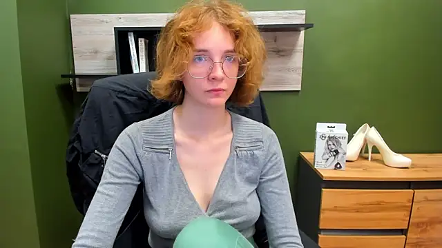 juicyPenny online show from 09-12-25, 06:24