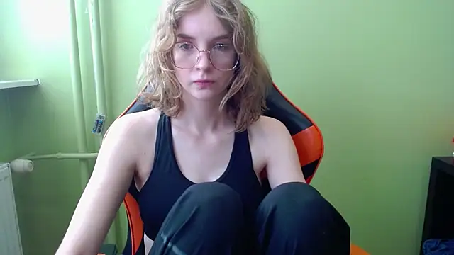 juicyPenny online show from 03-18-26, 07:22