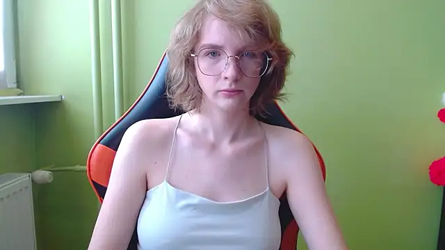 Snapshot of juicyPenny chatting on 04-28-26, 06:29 juicyPenny online show from 04-28-26, 06:29