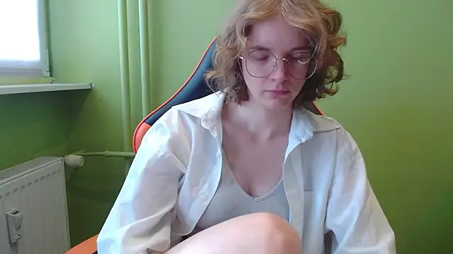 Snapshot of juicyPenny chatting on 05-05-26, 06:21 juicyPenny online show from 05-05-26, 06:21