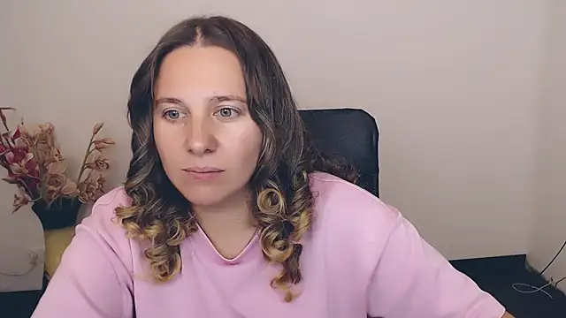 Snapshot of Darklure_ chatting on 09-14-25, 06:07 Darklure  online show from 09-14-25, 06:07