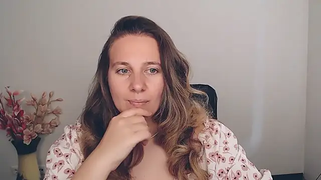 Snapshot of Darklure_ chatting on 09-15-25, 01:44 Darklure  online show from 09-15-25, 01:44