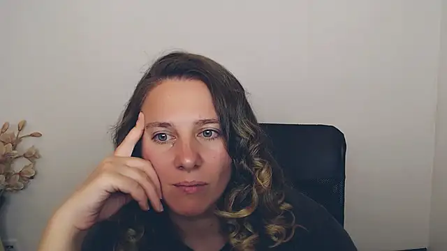 Snapshot of Darklure_ chatting on 09-17-25, 03:35 Darklure  online show from 09-17-25, 03:35