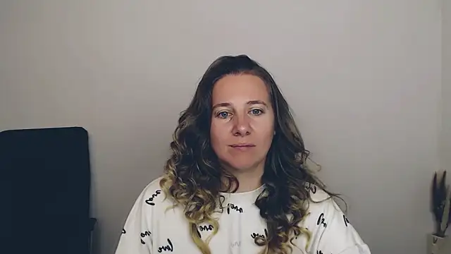 Snapshot of Darklure_ chatting on 09-25-25, 04:16 Darklure  online show from 09-25-25, 04:16