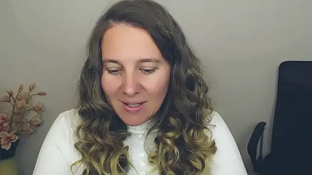 Snapshot of Darklure_ chatting on 10-01-25, 09:21 Darklure  online show from 10-01-25, 09:21