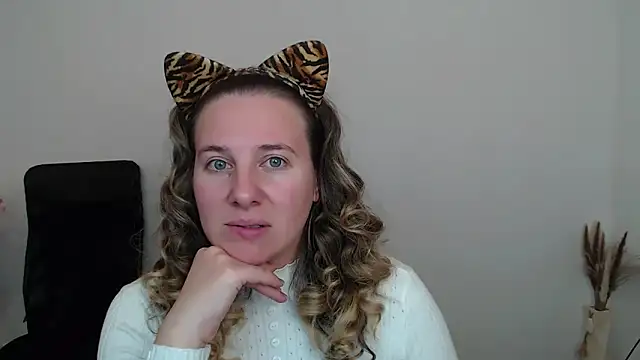 Snapshot of Darklure_ chatting on 10-14-25, 03:24 Darklure  online show from 10-14-25, 03:24